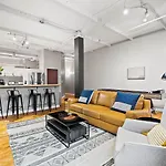 Lakefront Loft - Downtown - Shuffle Board Table